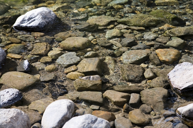 nature_river_rocks_2.jpg
