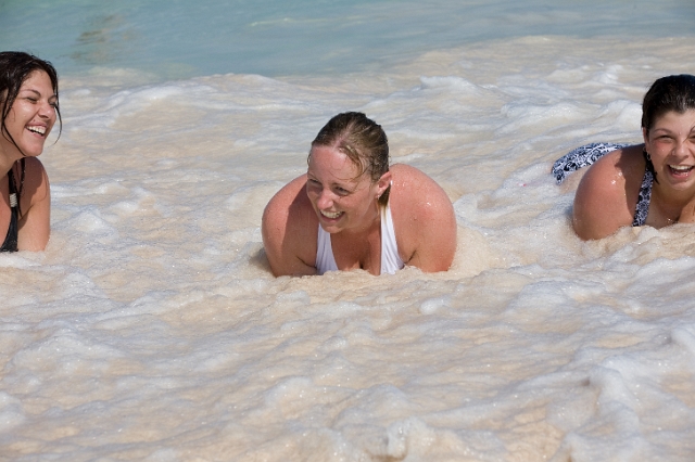 dominican_republic_beach_weddingparty_philandrenae_13.jpg