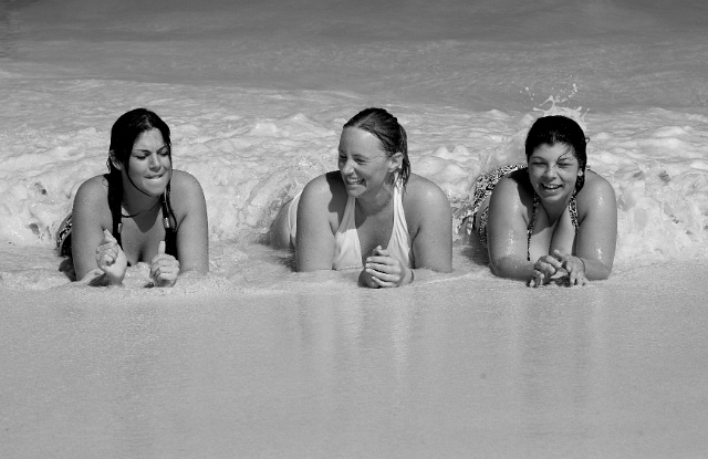 dominican_republic_beach_weddingparty_philandrenae_16.jpg