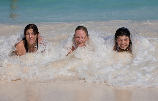 dominican_republic_beach_weddingparty_philandrenae_17.jpg