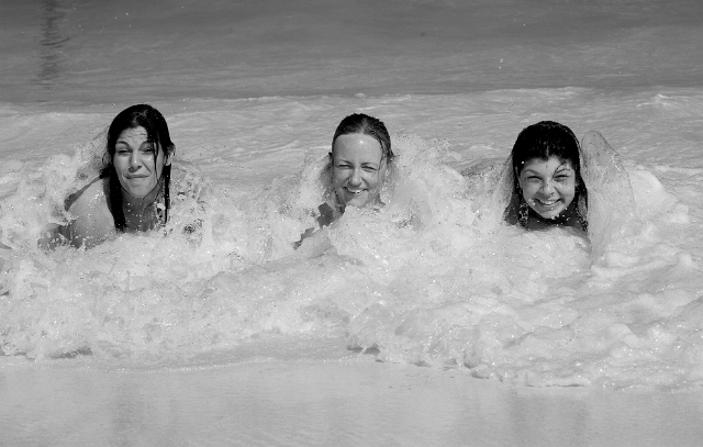 dominican_republic_beach_weddingparty_philandrenae_18.jpg