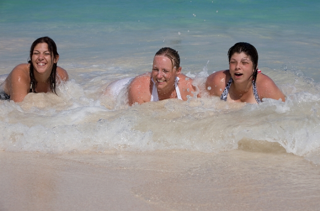dominican_republic_beach_weddingparty_philandrenae_21.jpg