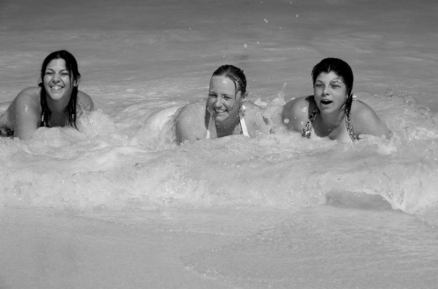 dominican_republic_beach_weddingparty_philandrenae_22.jpg