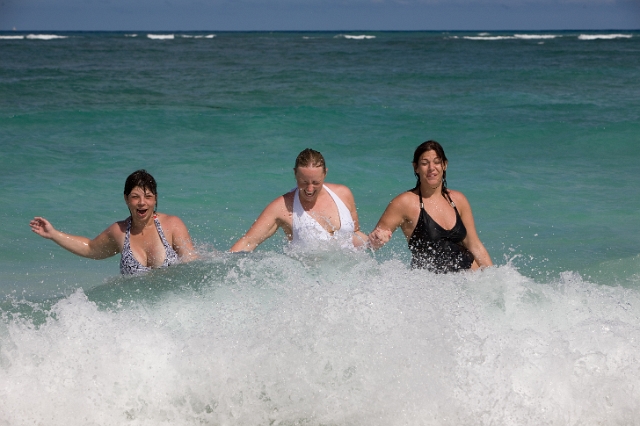 dominican_republic_beach_weddingparty_philandrenae_25.jpg