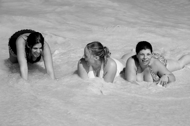 dominican_republic_beach_weddingparty_philandrenae_3.jpg