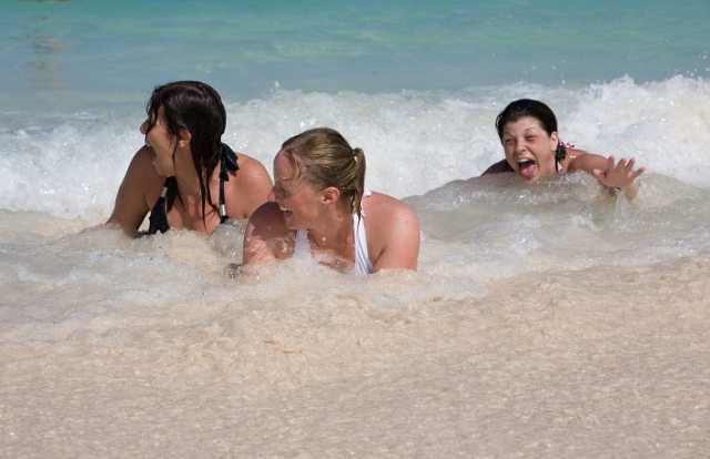 dominican_republic_beach_weddingparty_philandrenae_4.jpg