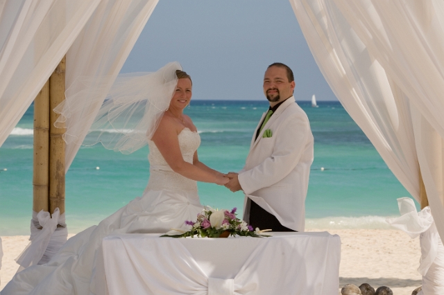 dominican_republic_ceremony_gettingready_candid_philandrenae_104.jpg