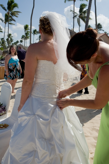 dominican_republic_ceremony_gettingready_candid_philandrenae_17.jpg