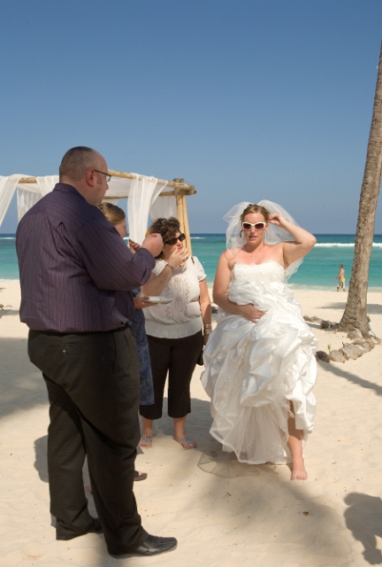 dominican_republic_ceremony_gettingready_candid_philandrenae_25.jpg