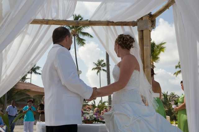 dominican_republic_ceremony_gettingready_candid_philandrenae_37.jpg