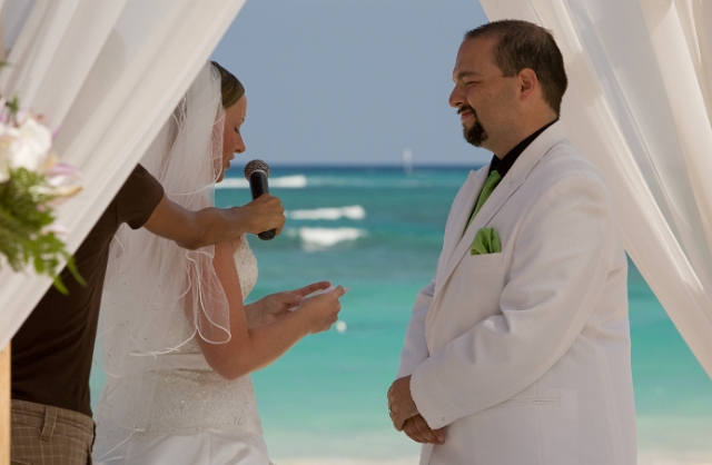 dominican_republic_ceremony_gettingready_candid_philandrenae_39.jpg
