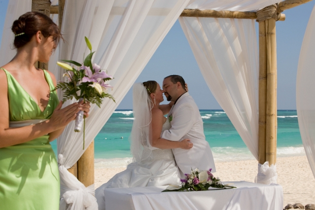 dominican_republic_ceremony_gettingready_candid_philandrenae_40.jpg