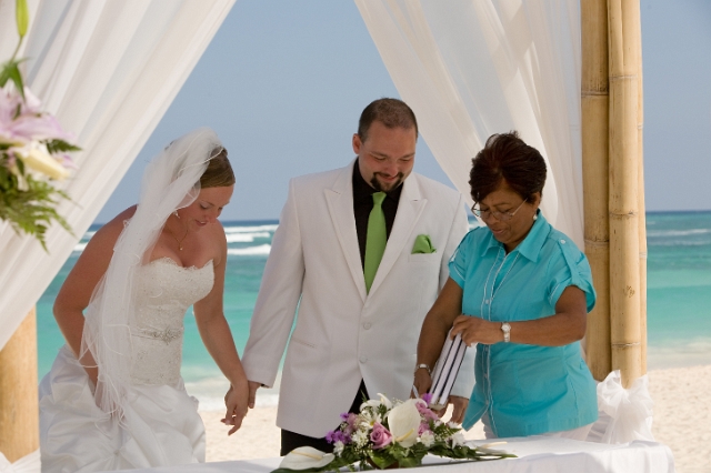 dominican_republic_ceremony_gettingready_candid_philandrenae_45.jpg