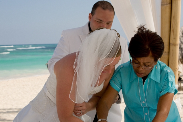 dominican_republic_ceremony_gettingready_candid_philandrenae_46.jpg