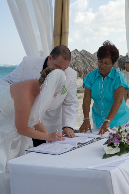 dominican_republic_ceremony_gettingready_candid_philandrenae_51.jpg