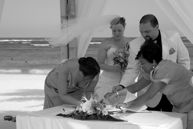 dominican_republic_ceremony_gettingready_candid_philandrenae_54.jpg