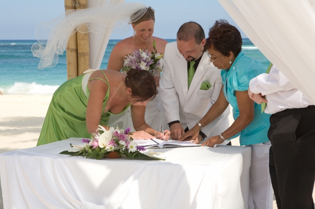 dominican_republic_ceremony_gettingready_candid_philandrenae_55.jpg