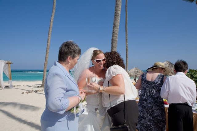 dominican_republic_ceremony_gettingready_candid_philandrenae_6.jpg