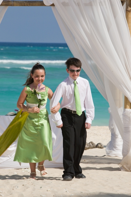 dominican_republic_ceremony_gettingready_candid_philandrenae_72.jpg