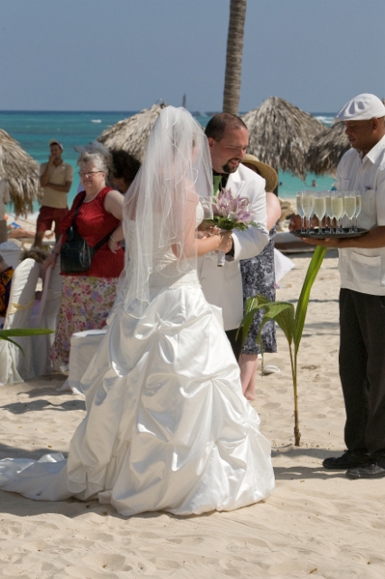 dominican_republic_ceremony_gettingready_candid_philandrenae_76.jpg