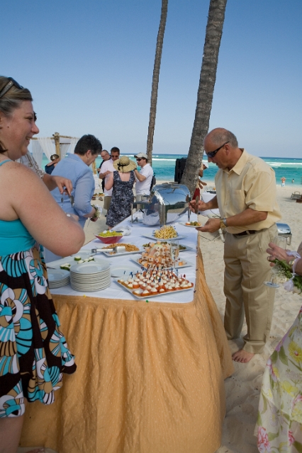 dominican_republic_ceremony_gettingready_candid_philandrenae_98.jpg